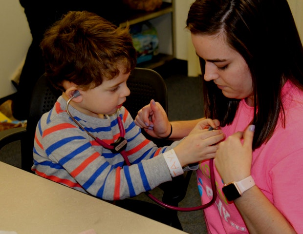 how to become a child life specialist with a bachelor's degree